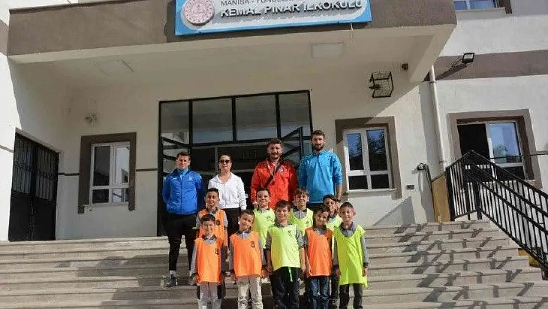Yunusemre Belediyespor okullarda yıldız futbolcu avında