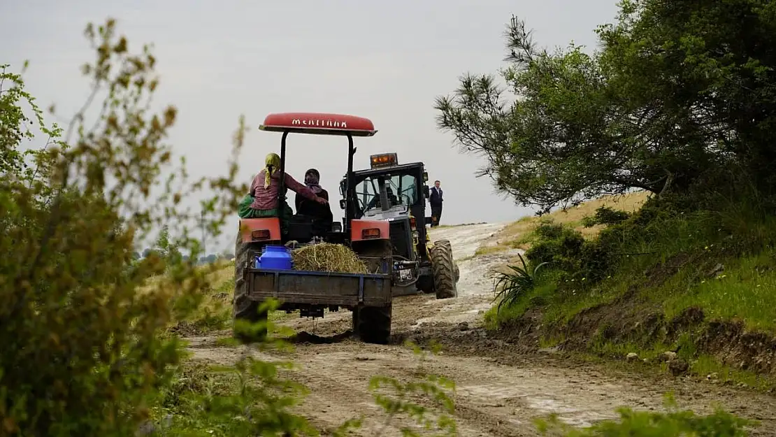 Yunusemre'den 200 kilometrelik ova yoluna bakım