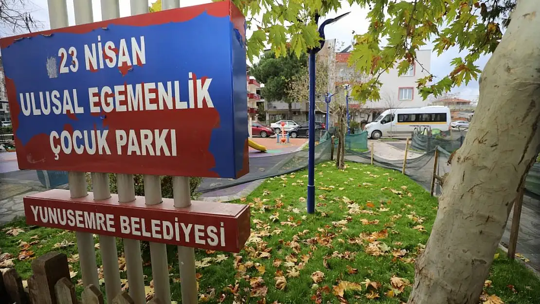 Yunusemre ile Muradiye'de parklar yeşillendi