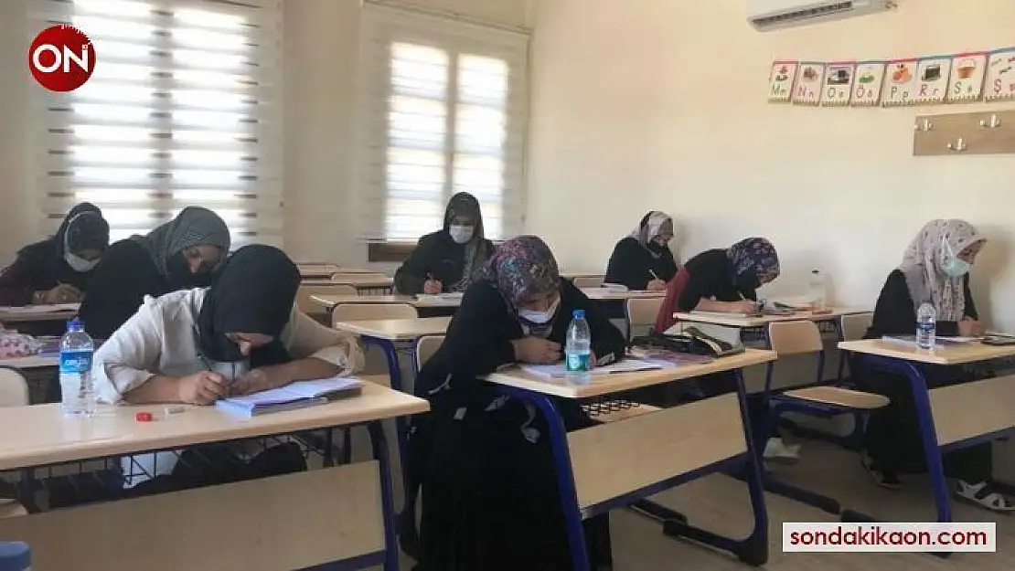 Yunusemre ile okuma yazma öğreniyorlar
