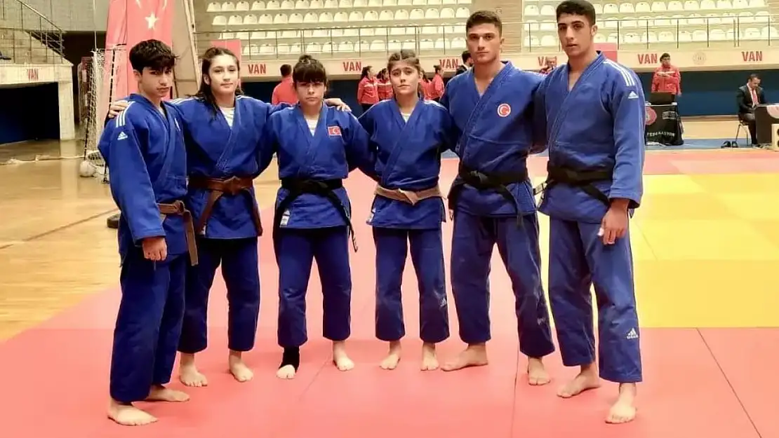 Yunusemre karma judo takımı Van'da ümit verdi