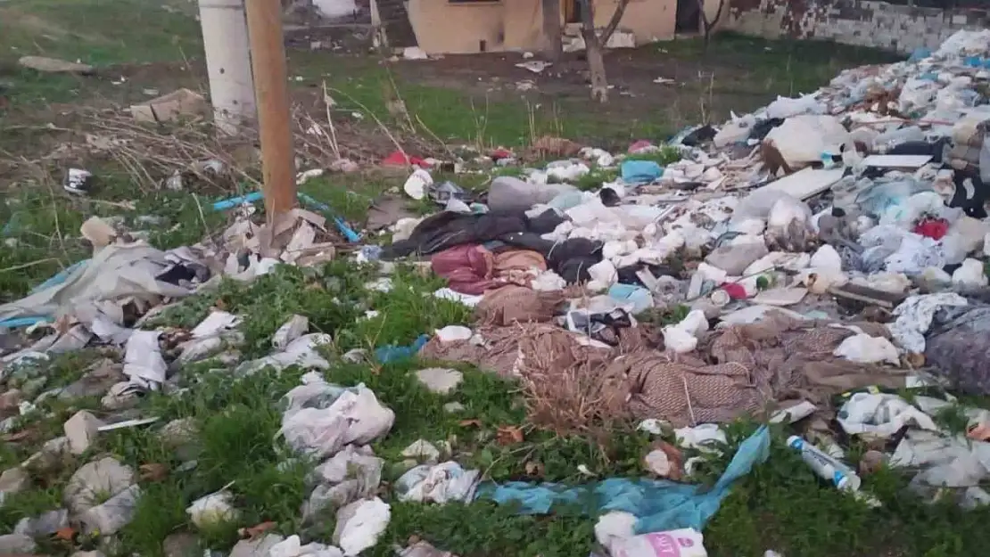 Yunusemre Muradiye'de temizlik çalışması yaptı