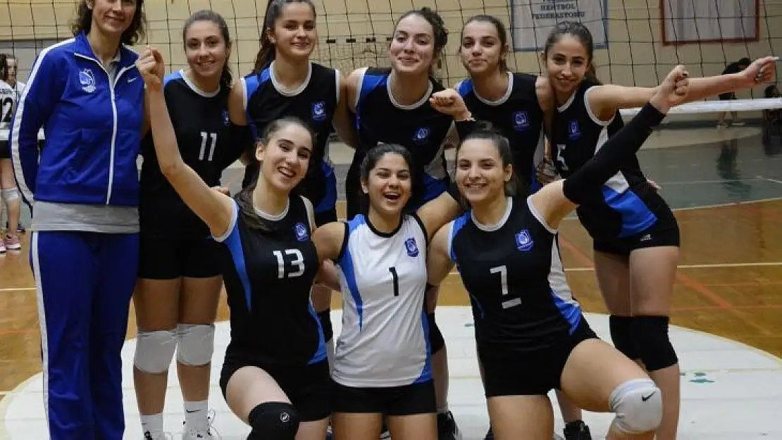 Yunusemreli filenin sultanları sezonu galibiyetle kapattı: 3-1