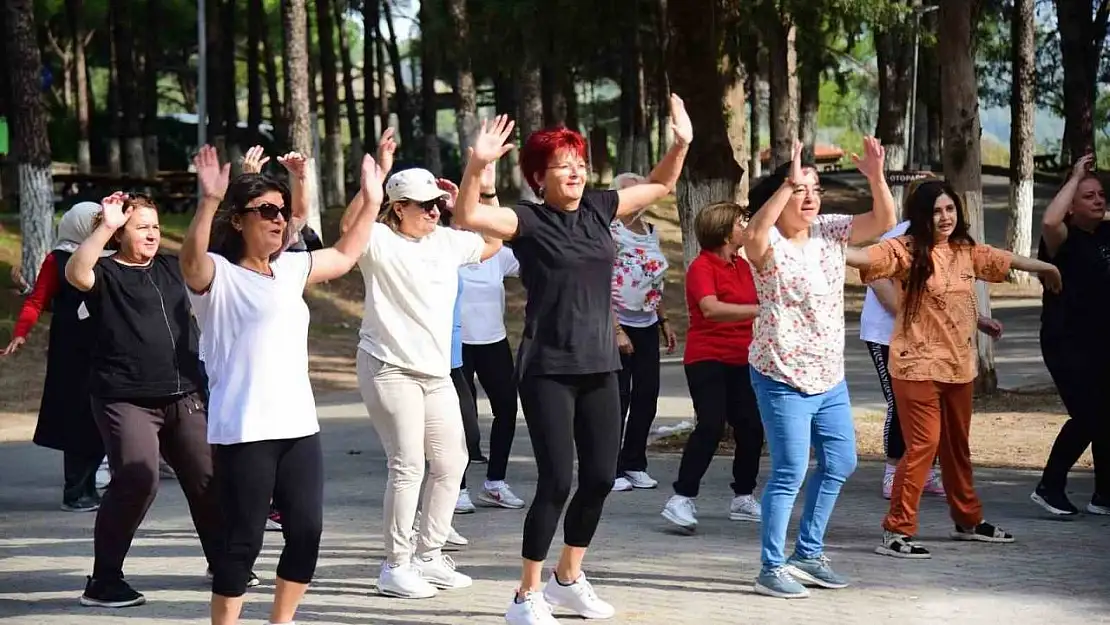 Yunusemreli kadınlar Avrupa Hareketlilik Haftası'nda açık havada spor yaptı