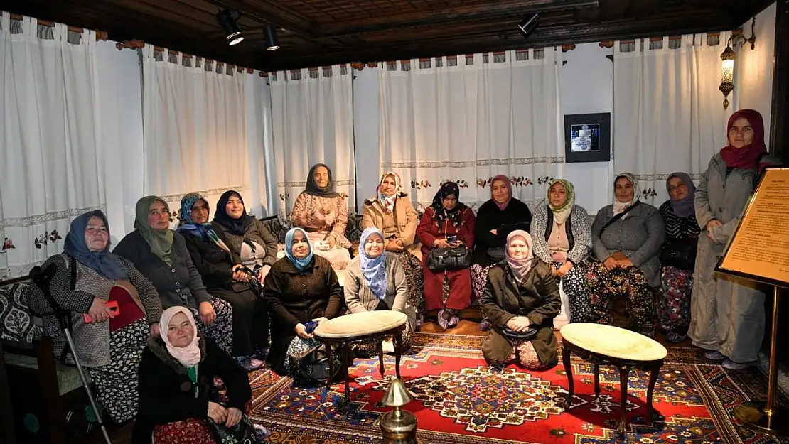 Yunusemreli kadınlar kanser konusunda bilgilendiriliyor