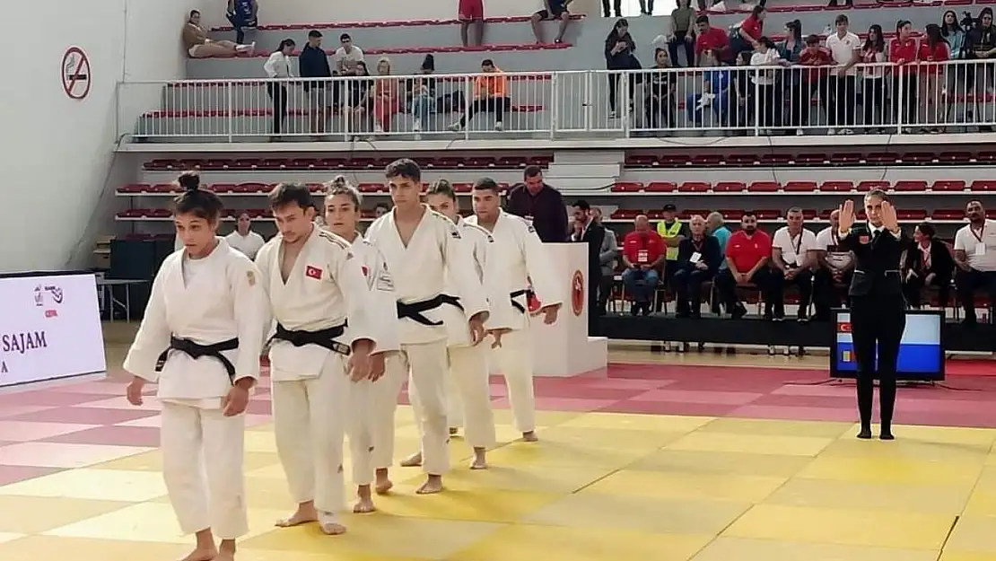 Yunusemreli Mehmet Alp Balkanlar'da bronz madalya kazandı