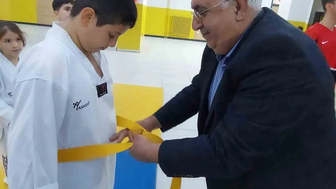 Yunuskentli taekwondocular bir üst kuşağa terfi etti