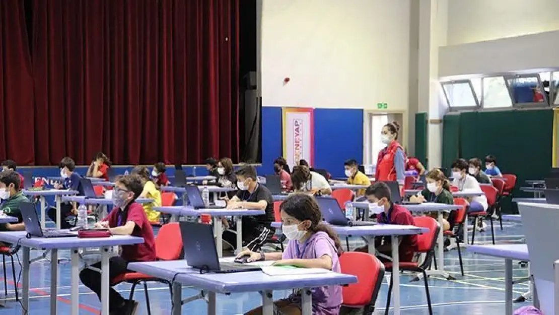 Yüzlerce öğrenci uygulama sınavında projelerini sergileyecek