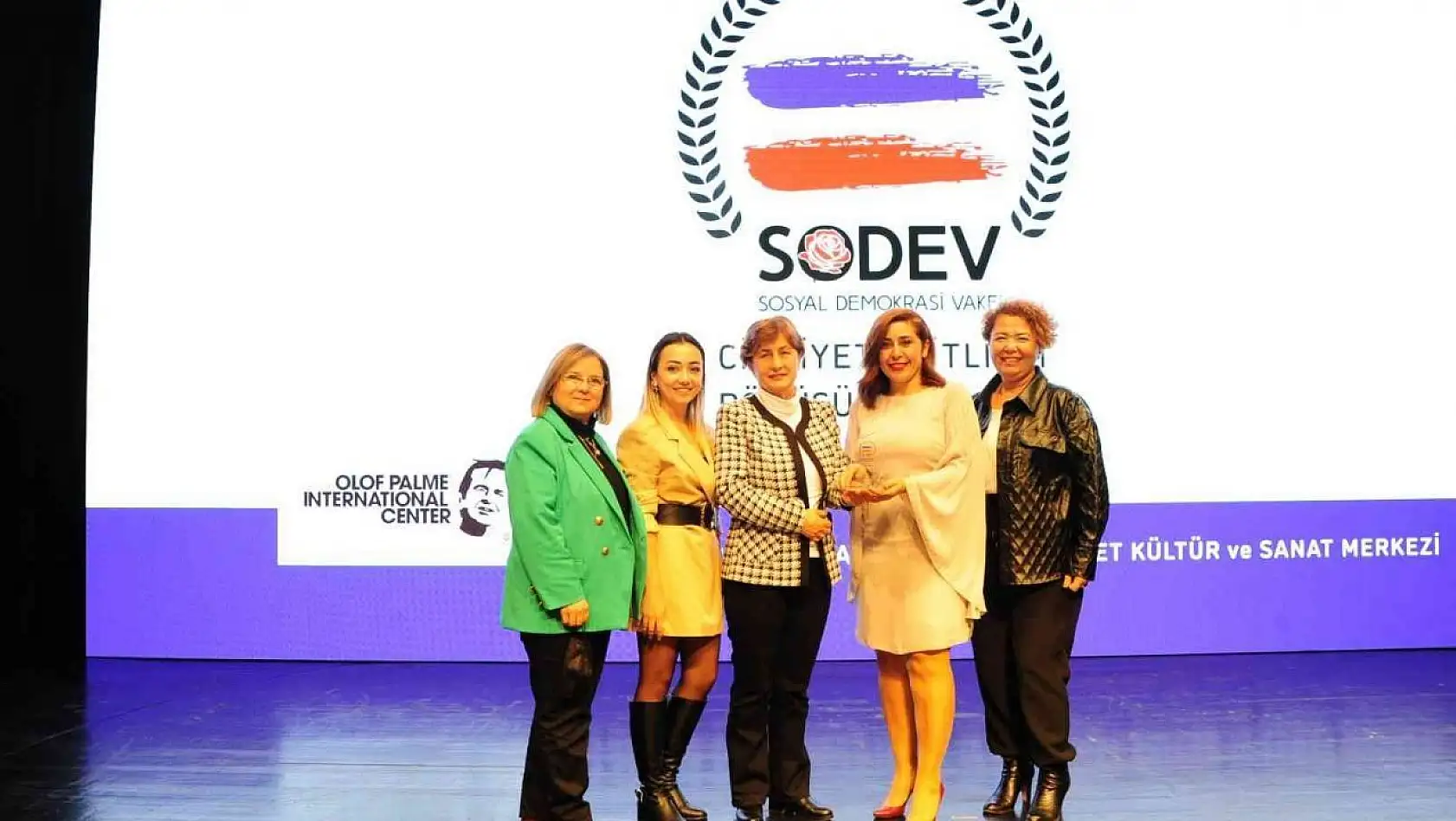 'Beyaz Baretli Kadınlar Projesi' Balçova'ya ödül getirdi