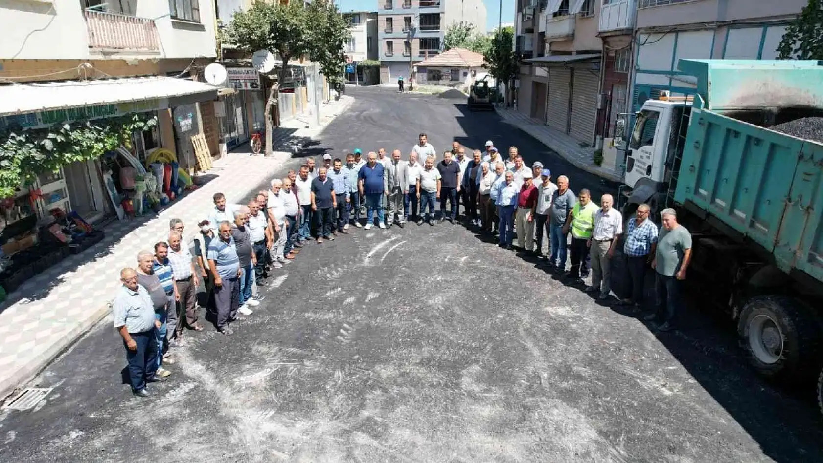 Akhisar'ın yolları büyükşehir tarafından asfaltlanıyor
