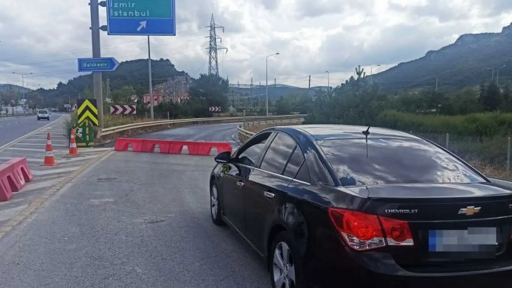 Ankara-İzmir Çevre Otoyolu çalışmalar sebebiyle kapanınca sürücüler isyan etti