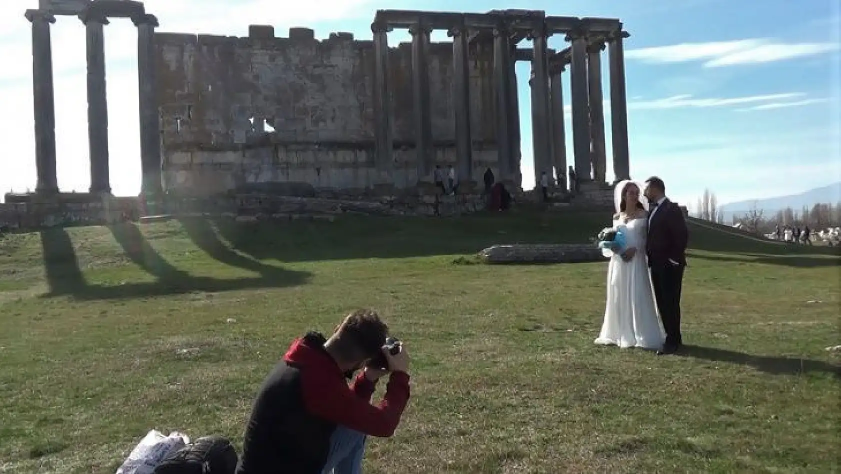 Antik kent evlenen çiftlere doğal fotoğraf stüdyosu oldu