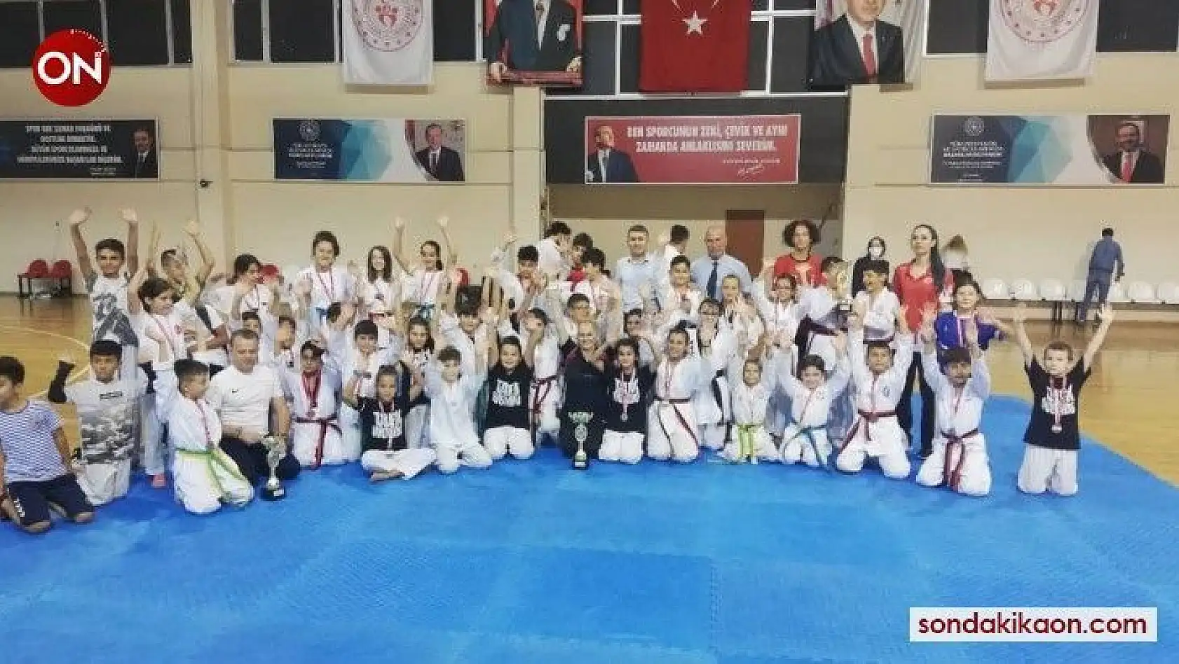 Ayvalık'ta Kurtuluş Günü Taekwondo şampiyonası heyecanı