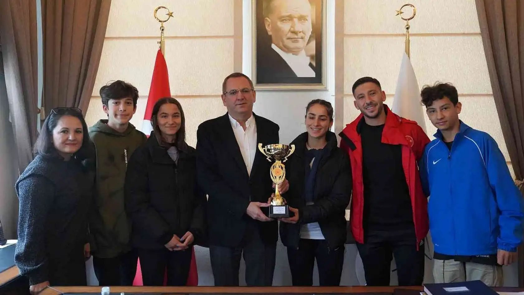 Ayvalıklı atletler Türkiye Şampiyonası öncesinde buluştu