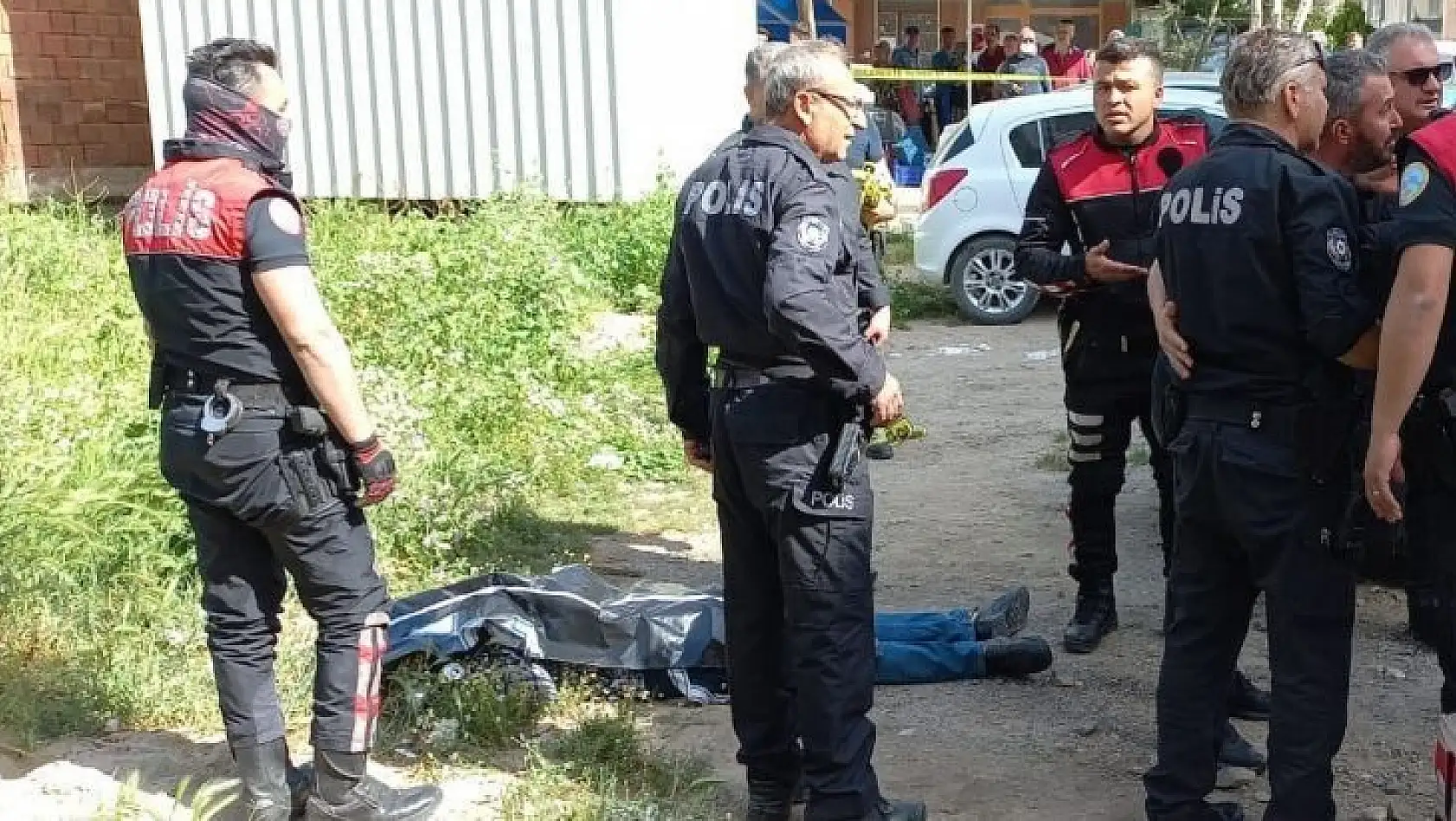 Balıkesir'de tarih öğretmeni boş arsada ölü bulundu
