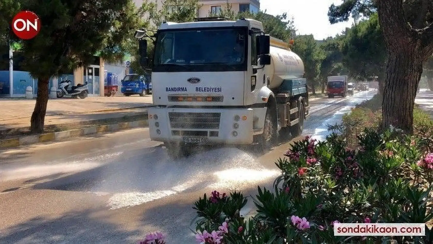 Bandırma Belediyesi'nden Erdek'e temizlik desteği
