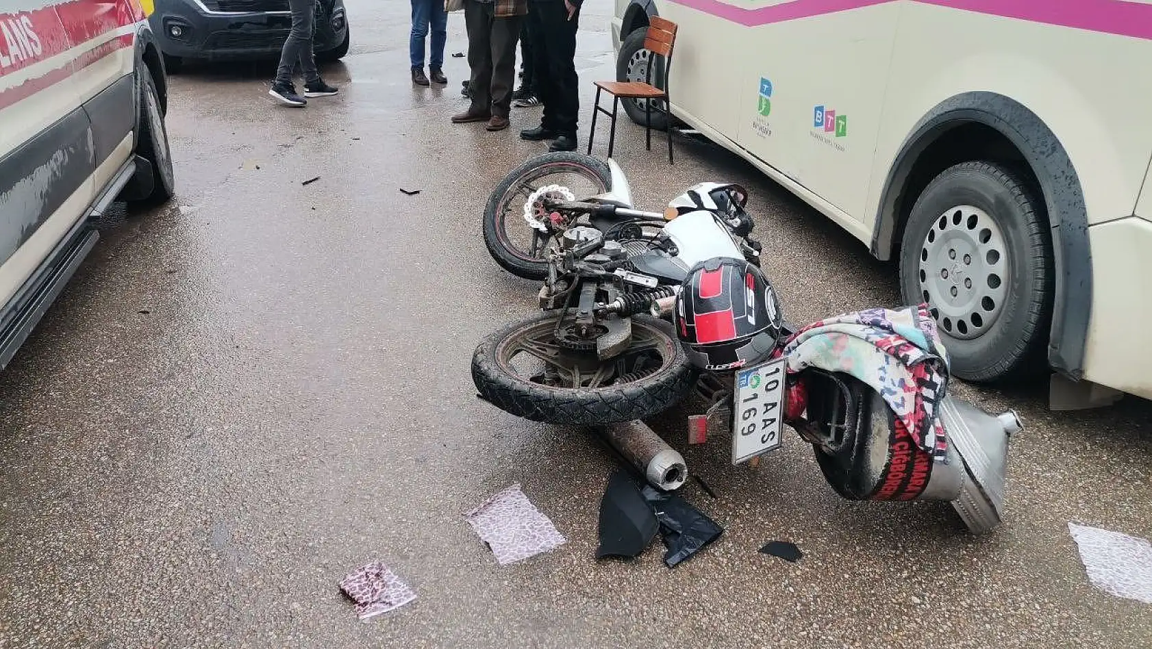 Bandırma'da trafik kazasında motosiklet sürücüsü yaralandı