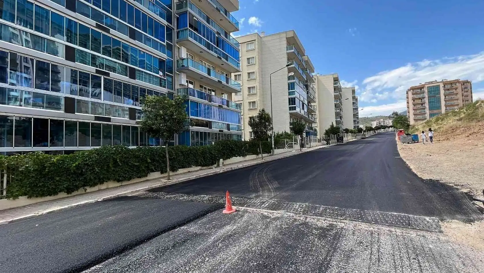 Bayraklı'da asfaltlama çalışmaları hız kesmiyor