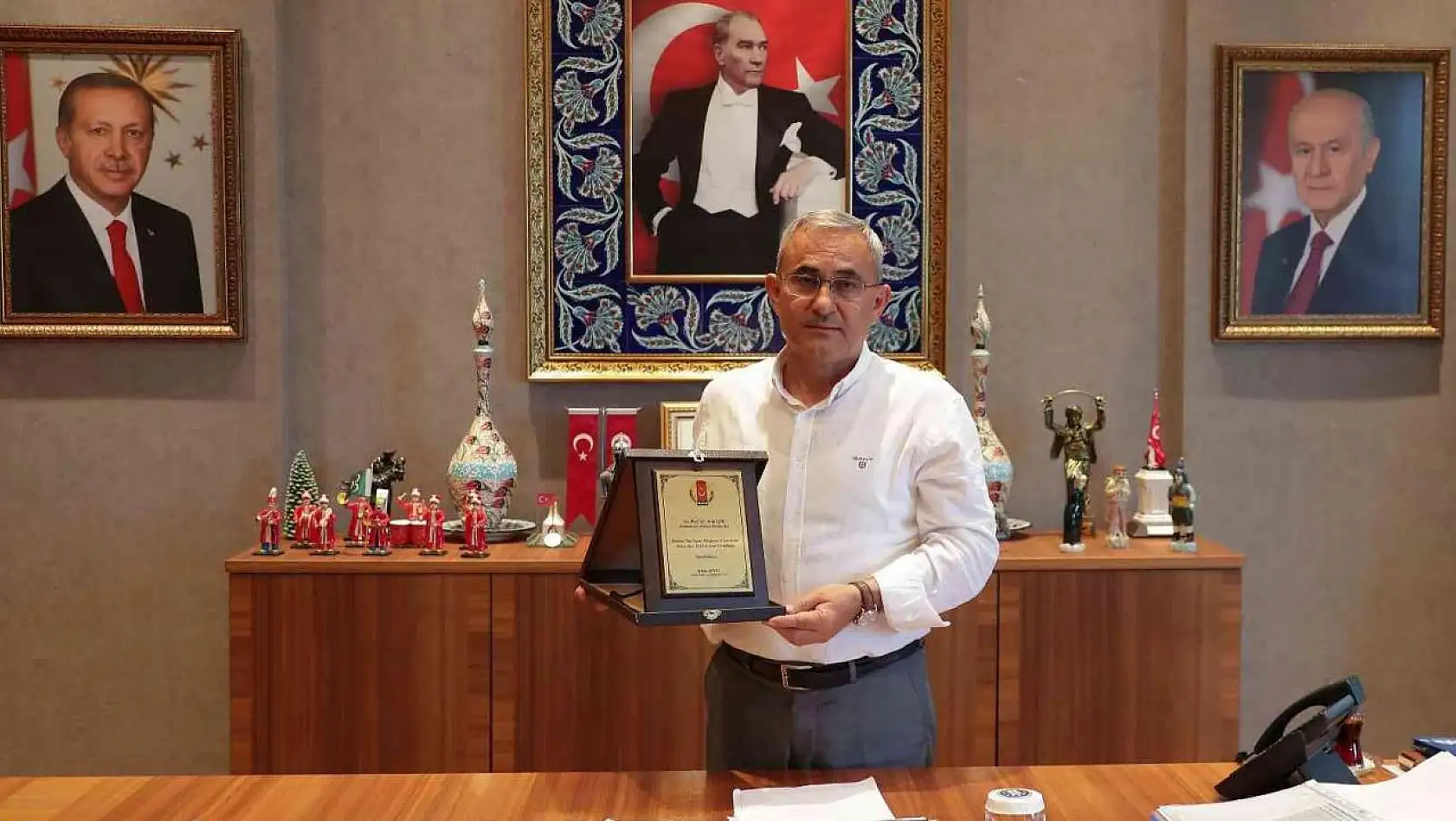 Belediye Başkanı Alim Işık'a bir ödül daha