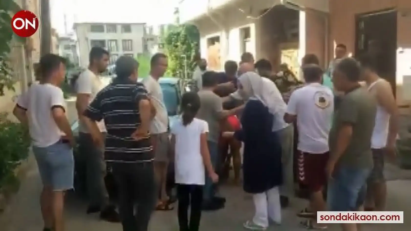 Bursa'da hırsızlık yapmak için girdiği evde kız çocuğuna sandalye ile saldırdı