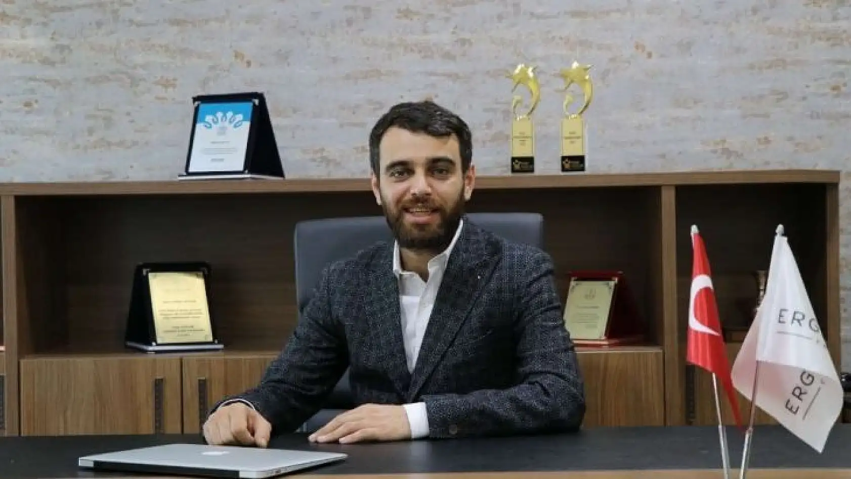 Bursaspor'un ilk Başkan adayı Emin Adanur: 'Transfer tahtasını açtıracağız' - 'Yönetime gelirsek Mustafa Er'le devam edeceğiz'