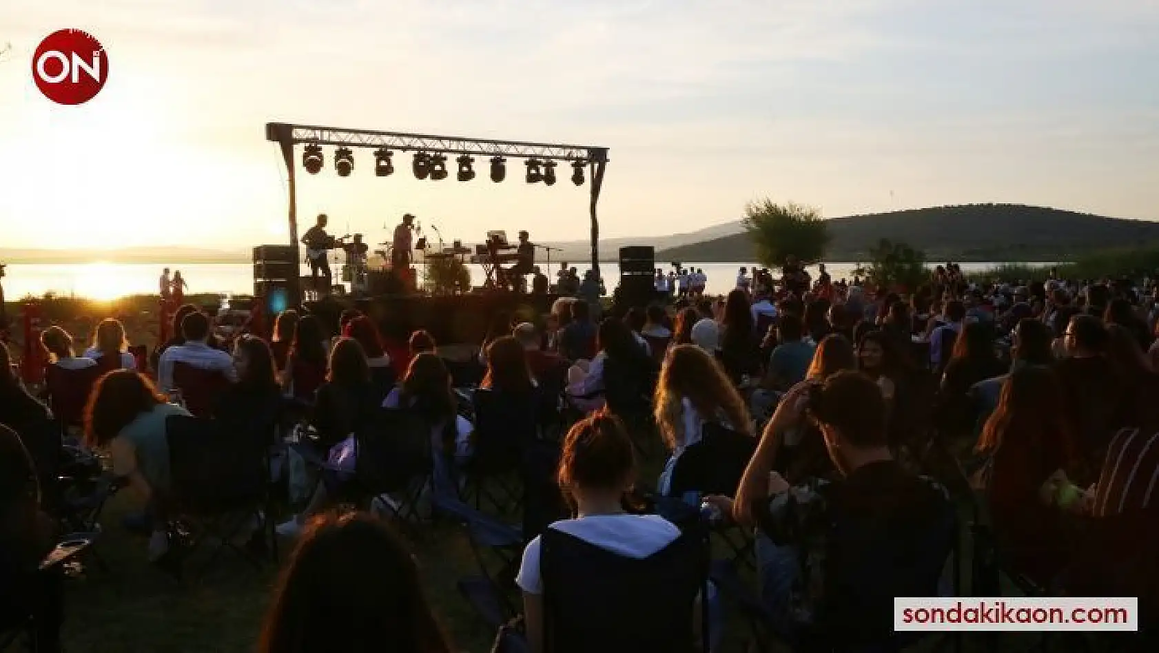 Can Kazaz'dan göl kıyısında muhteşem konser