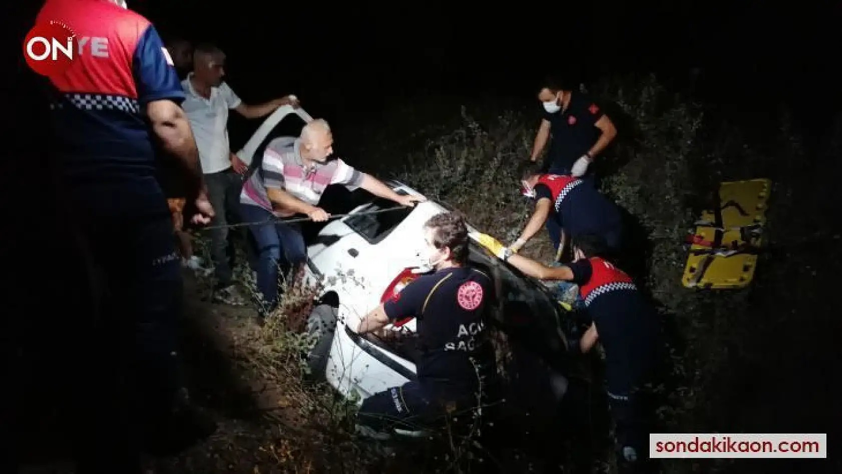 Çanakkale'de şarampole uçan otomobilde 4 kişi yaralandı