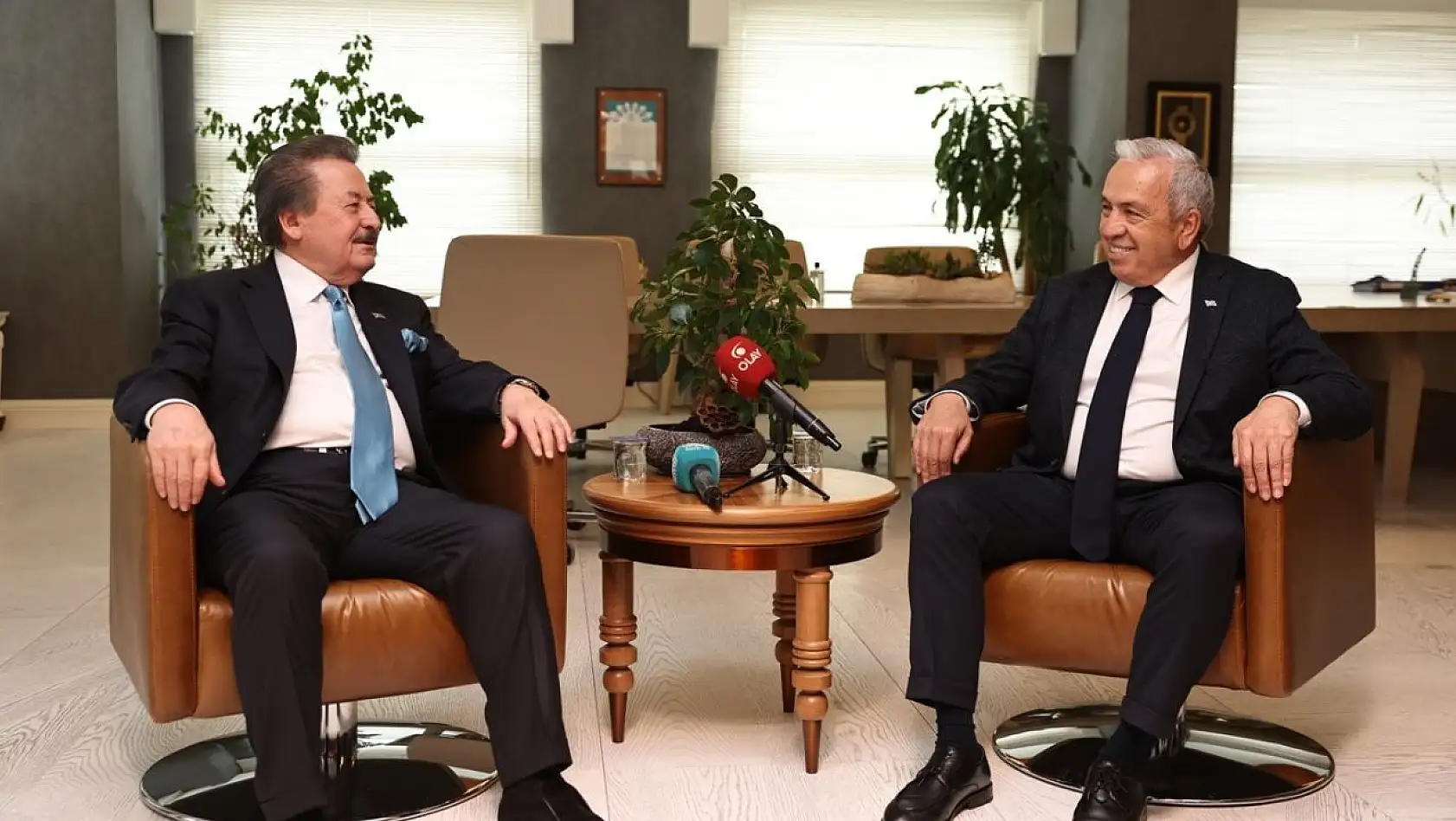 Cavit Çağlar'dan Başkan Şadi Özdemir'e tebrik ziyareti