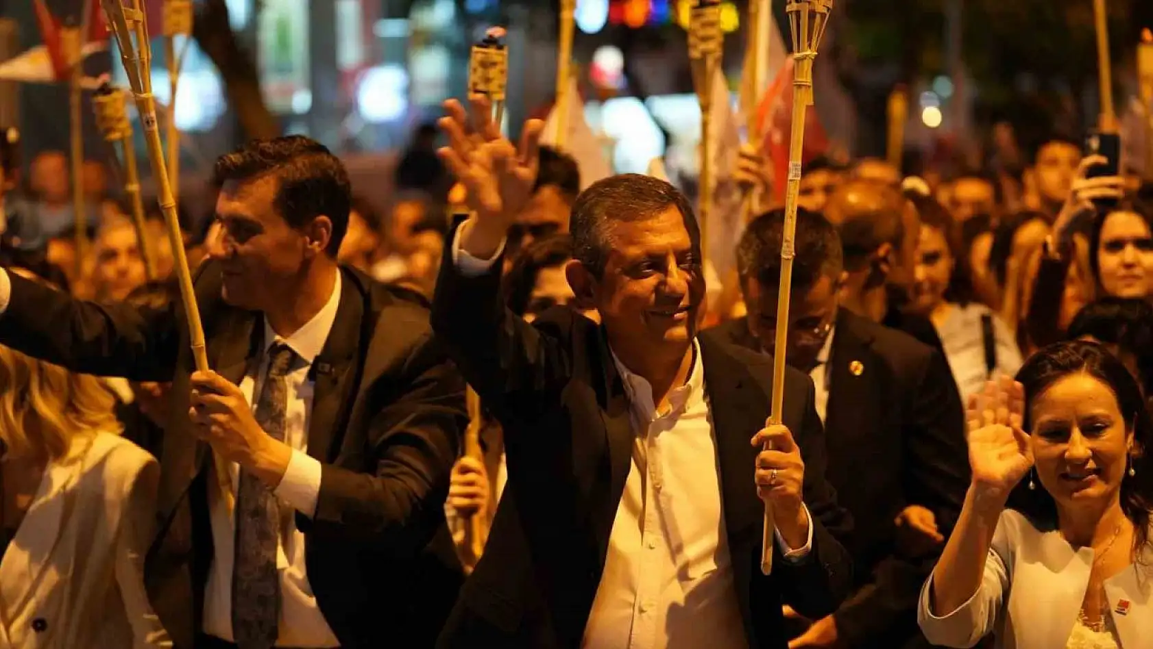 CHP Genel Başkanı Özel'den Dervişoğlu'na tebrik