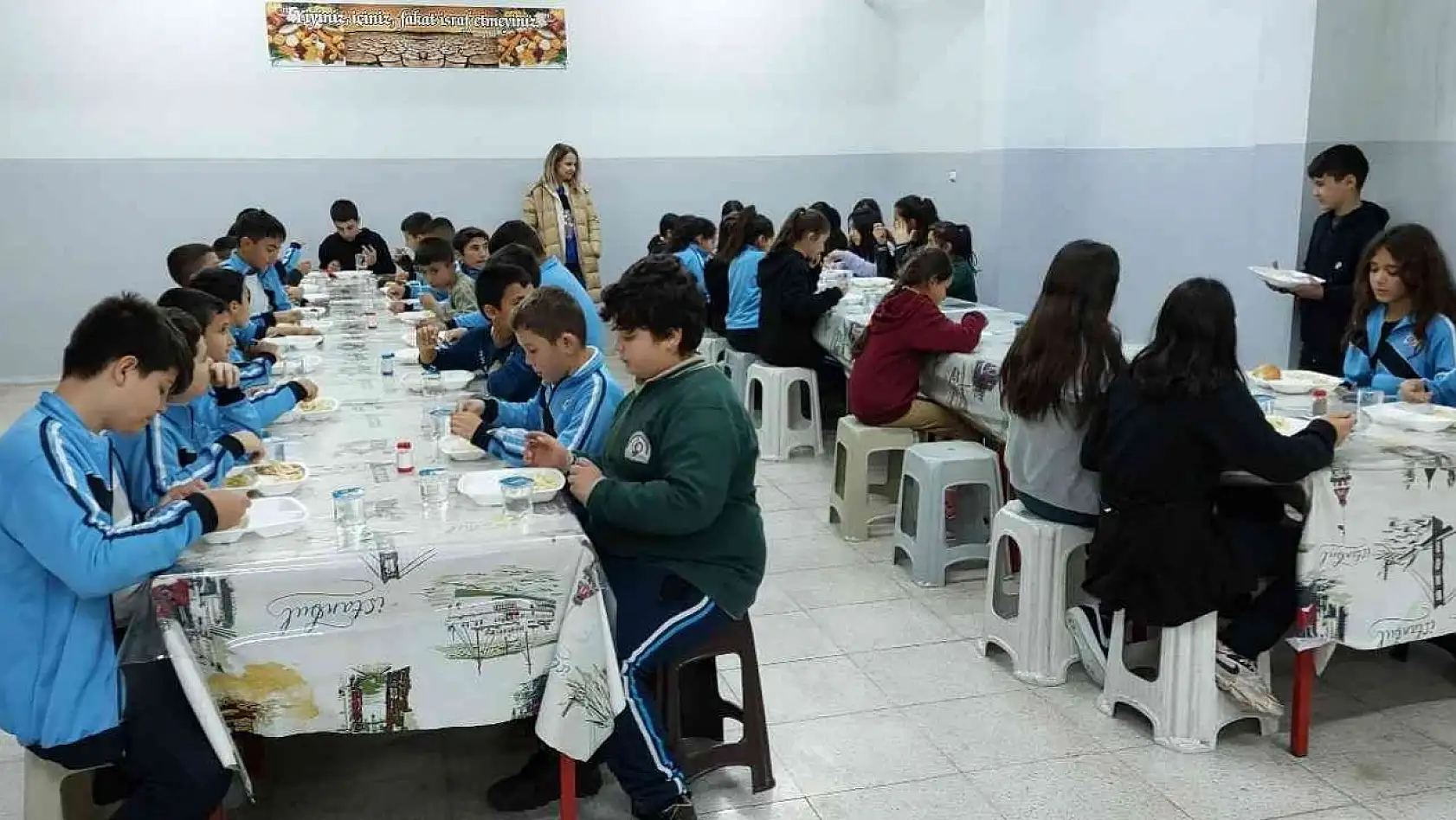 Denizli'de 17 bin öğrenci ücretsiz yemek hizmetinden yararlanıyor