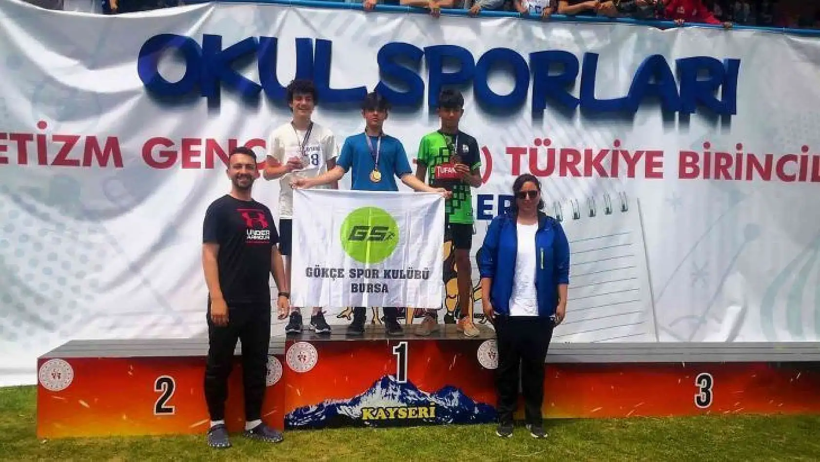 Denizli'nin 14 yaşındaki başarılı atleti, Türkiye şampiyonasından dereceyle döndü