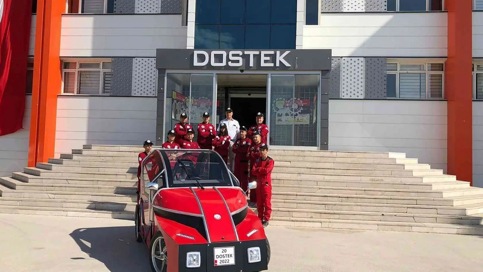 DOSTEK'in elektrikli aracı yarışma için Kocaeli'ye yolcu edildi