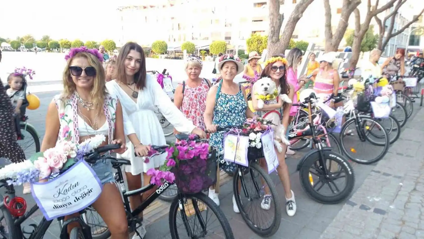 Fethiye'de 'Süslü Kadınlar' bisiklet turu coşkusu