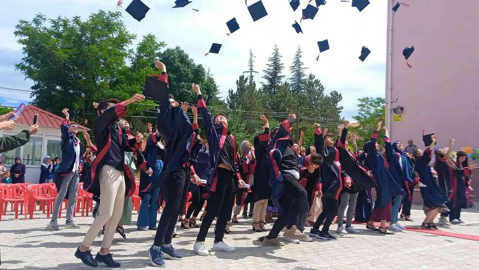 Hisarcık Anadolu Lisesinde yılsonu şöleni ve mezuniyet töreni
