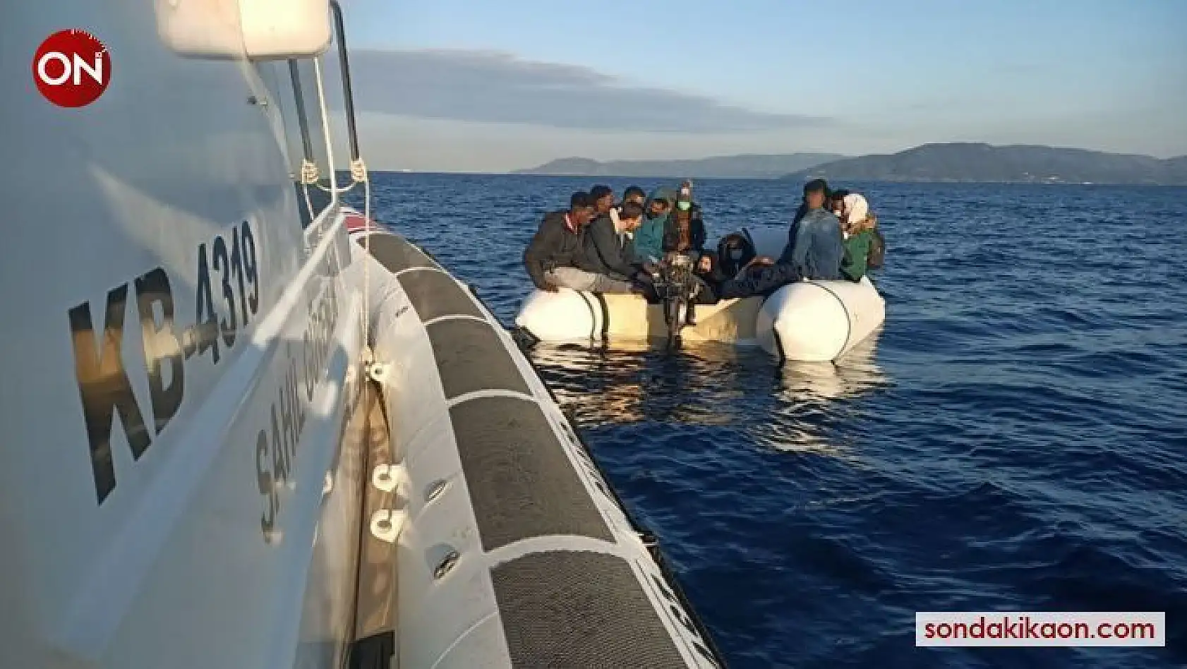 İzmir açıklarında 17 düzensiz göçmen kurtarıldı