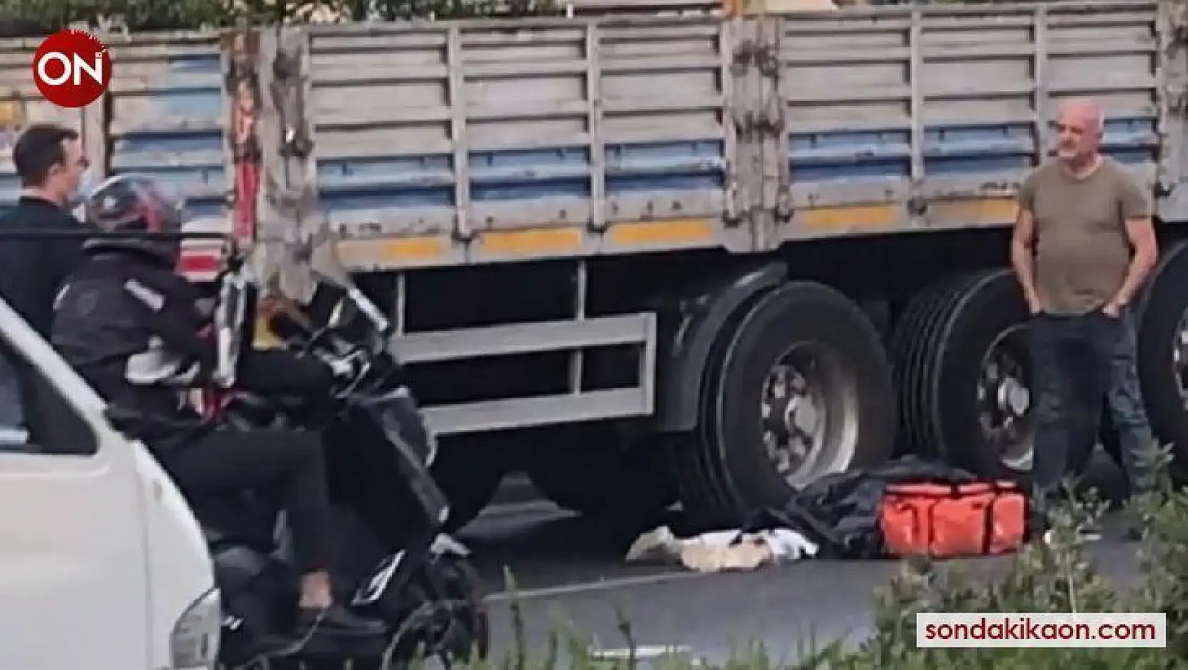 İzmir'de motosiklet ile tır çarpıştı: 1 ölü, 1 yaralı