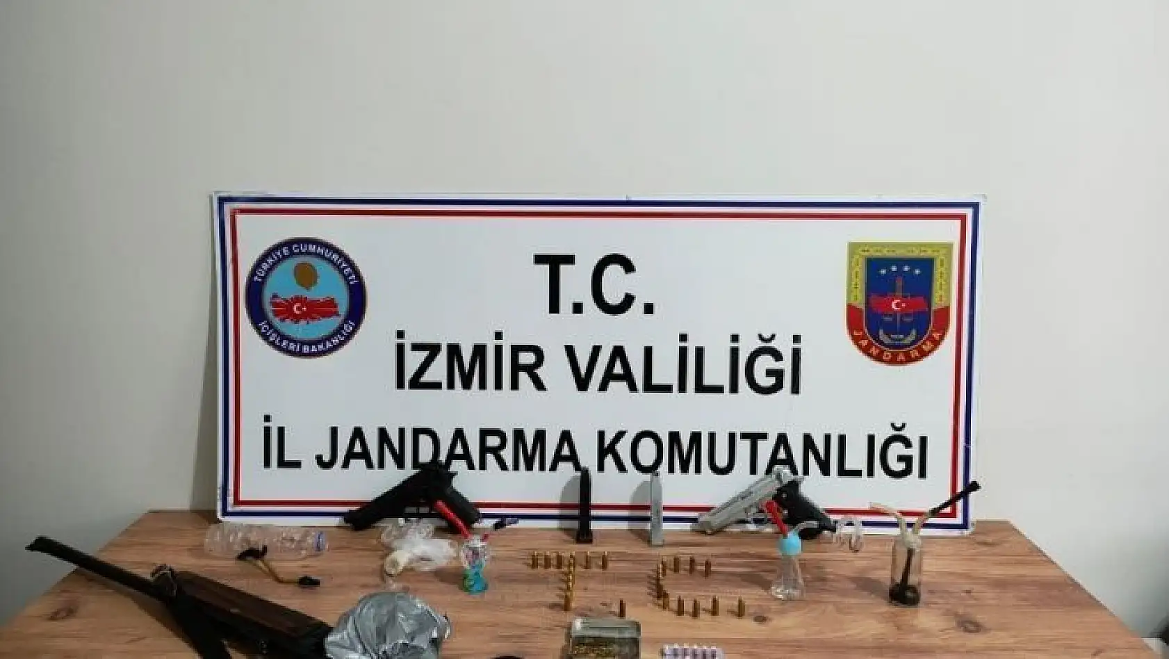 İzmir'de suç örgütüne operasyon: 9 gözaltı