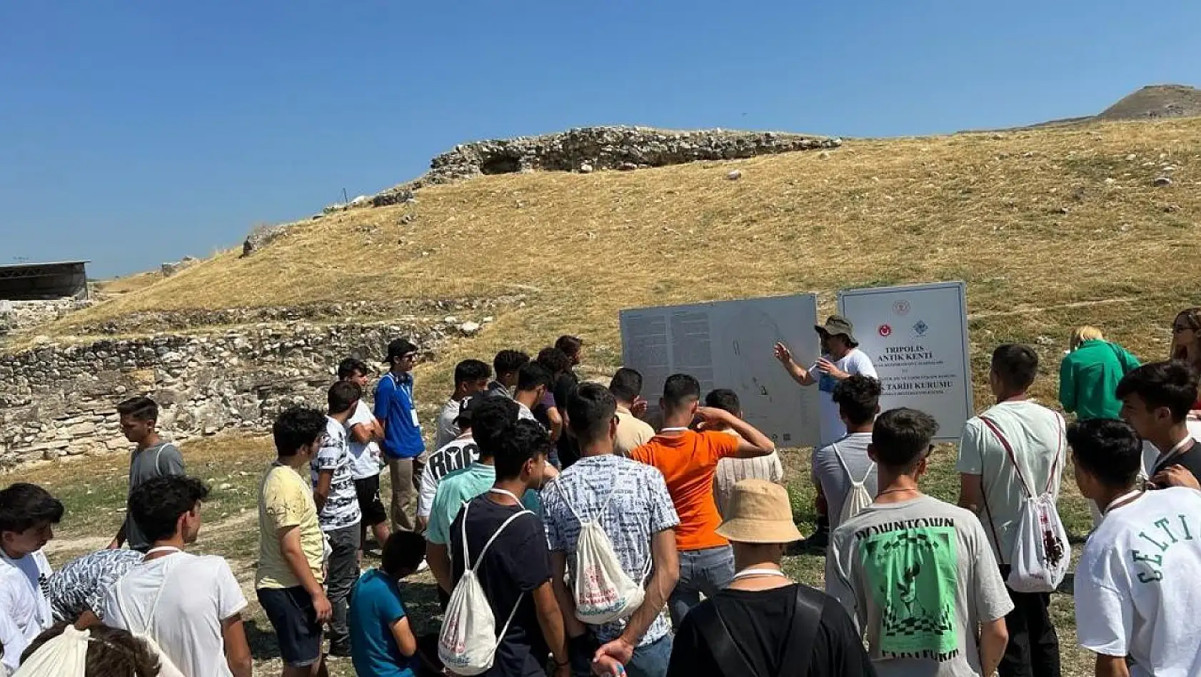 Karaman'dan gelen gençler, Denizli'nin tarihi ve kültürel dokusunu hissetti