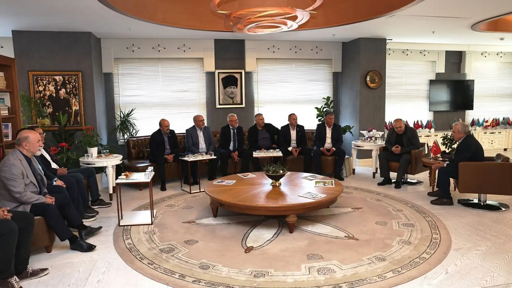 Kardeş kent Ardino'dan Başkan Özdemir'e 'Hayırlı olsun' ziyareti