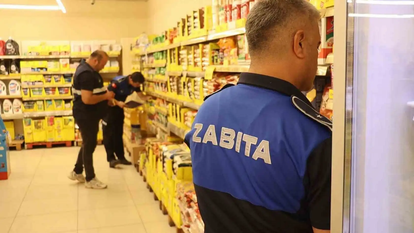 Koçarlı Belediyesi zabıta ekipleri market denetimi gerçekleştirdi