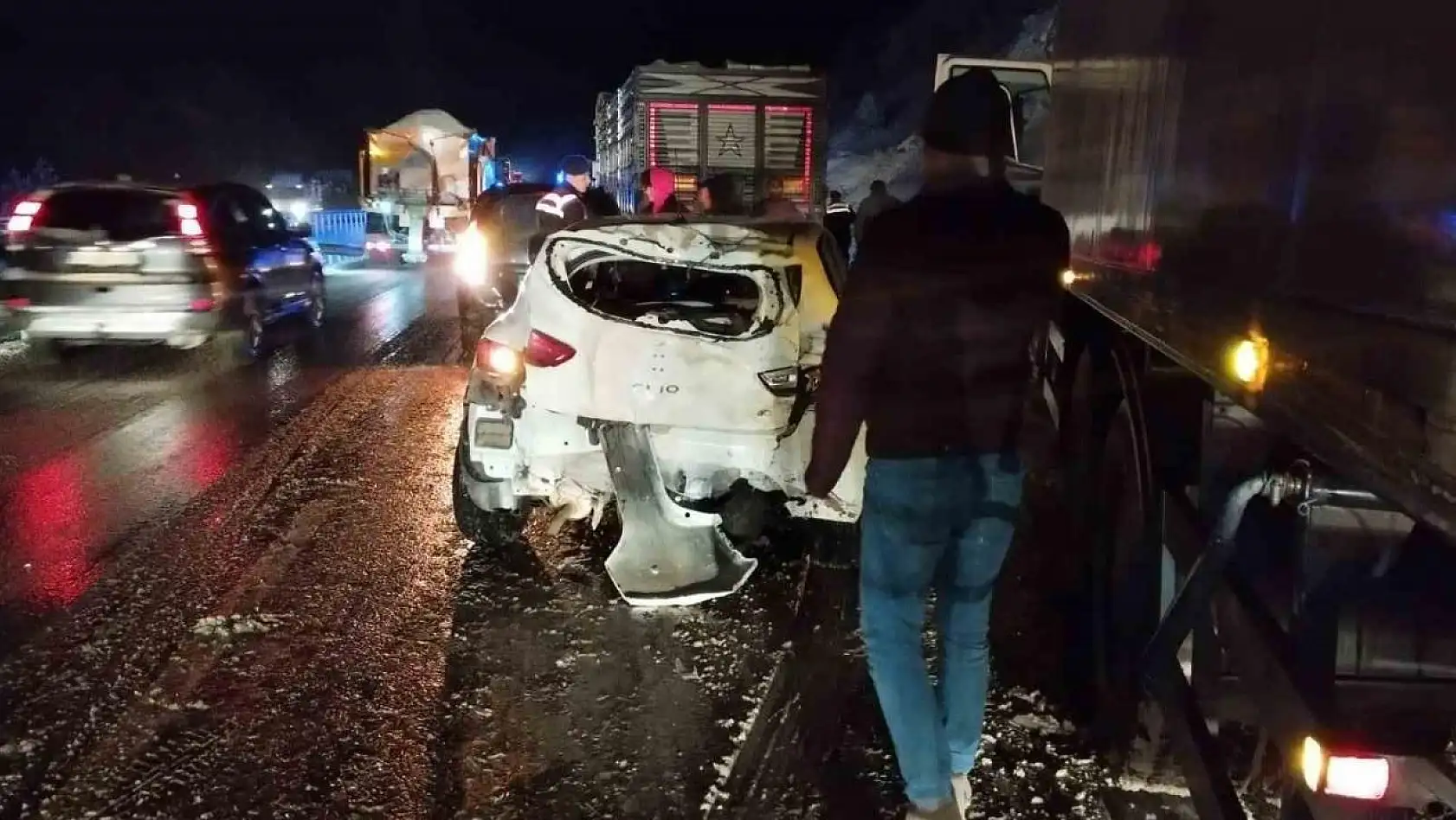Kütahya'da zincirleme trafik kazası: 1 yaralı