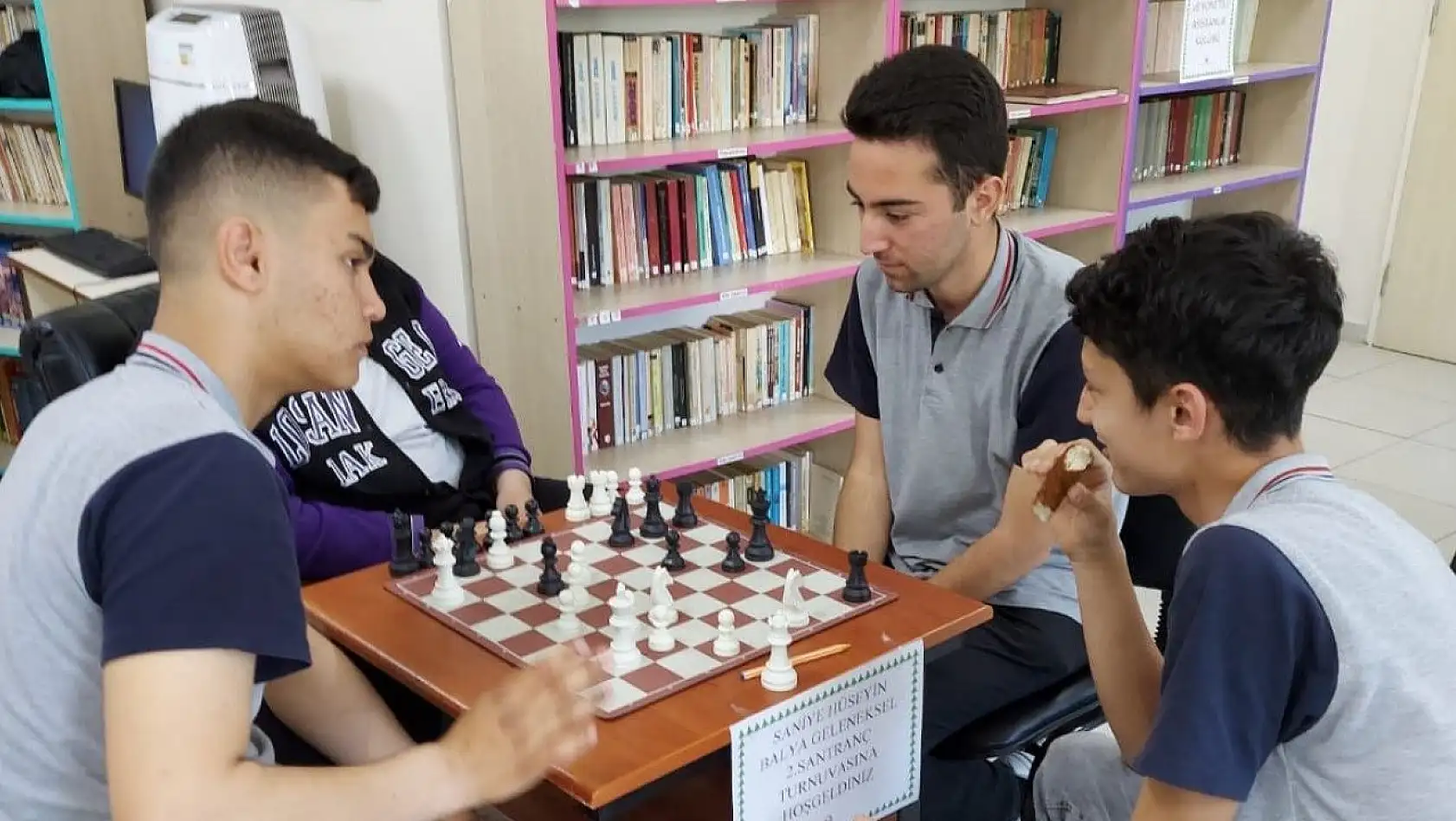 Lisede satranç turnuvası heyecan içinde geçti