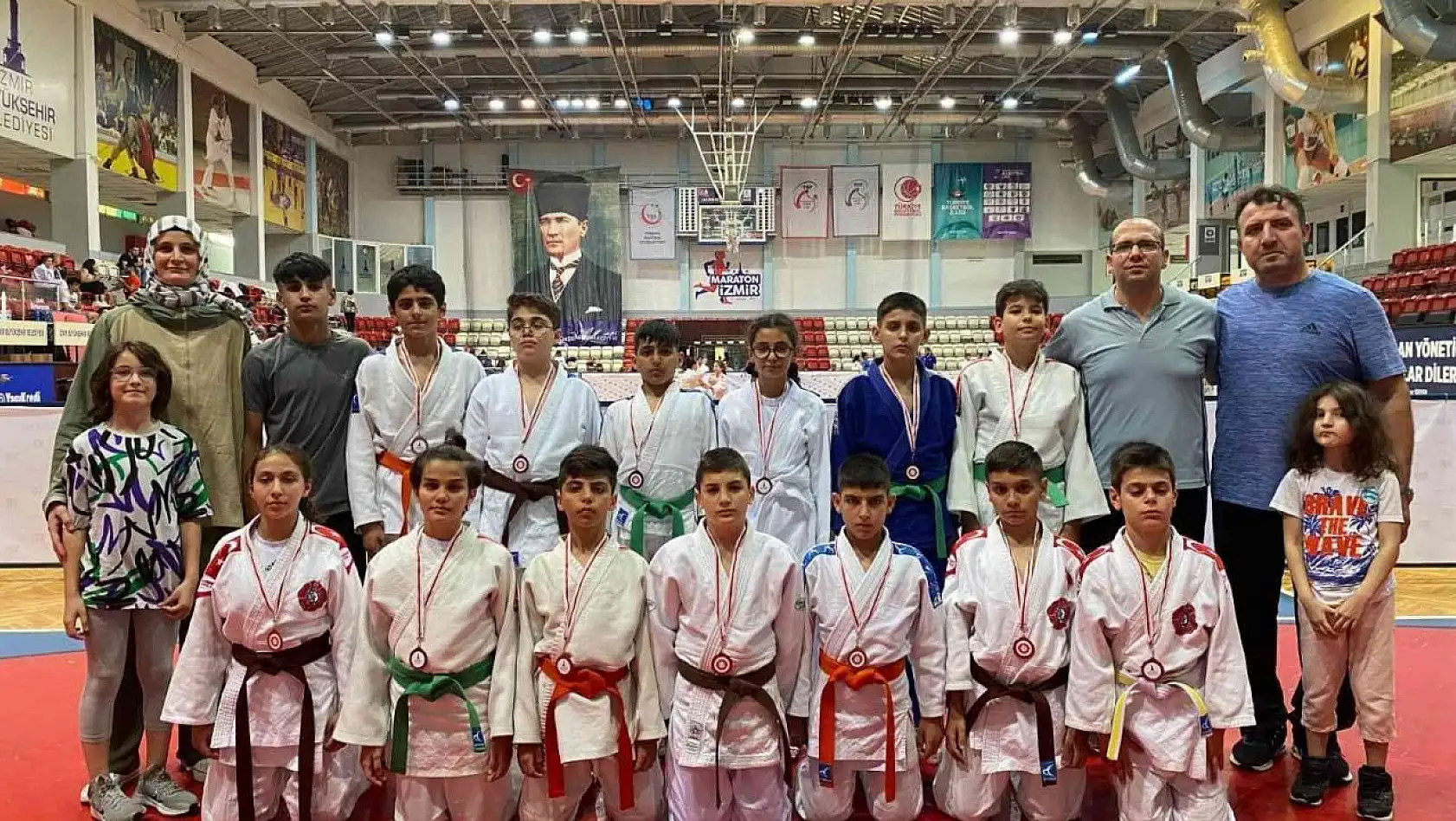 Manisa BBSK'lı judocular İzmir'de madalyaları topladı
