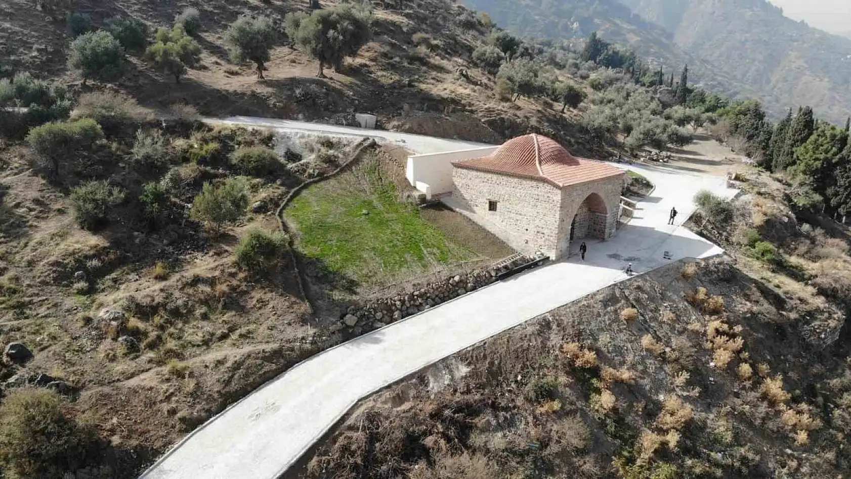Manisa'da 710 yıllık mescitte restorasyon sonrası ilk namaz