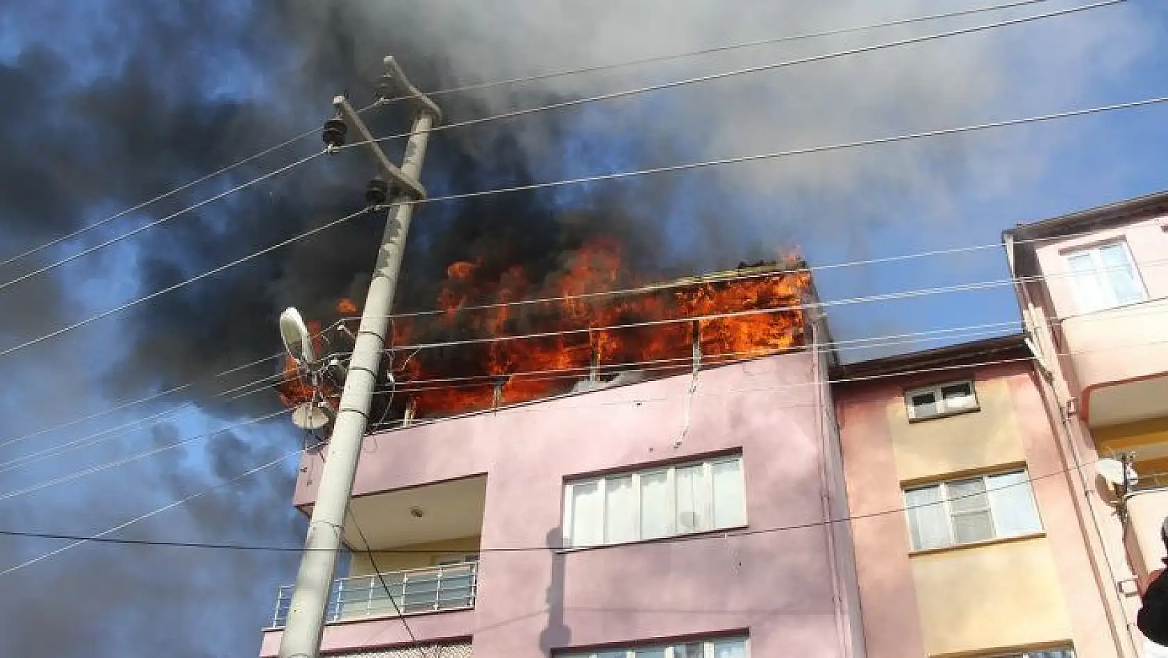 Manisa'da görev yapan uzman çavuş, ev yangınında hayatını kaybetti