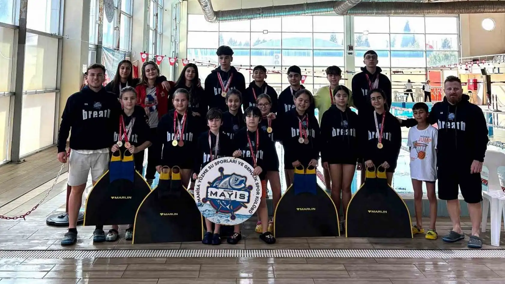 Manisa'da Okul Sporları Su Altı Sporları Paletli Yüzme Yarışmaları tamamlandı