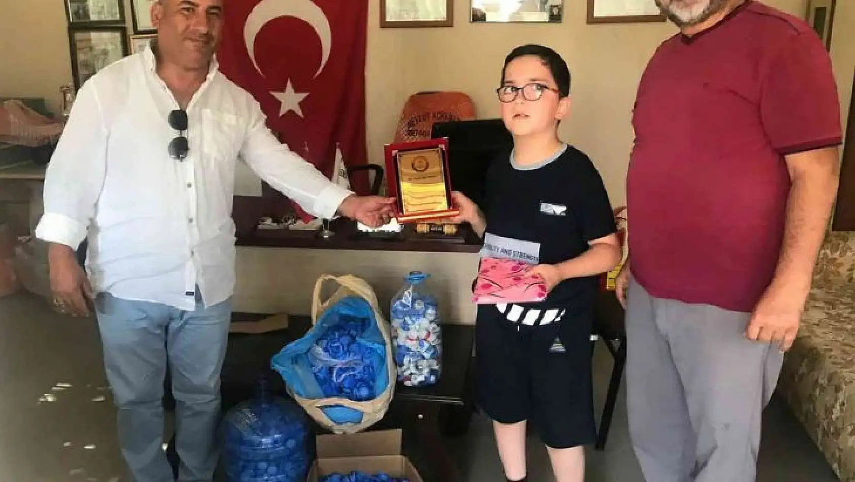 Milas'ta 9 yaşındaki Yiğit'ten örnek davranış