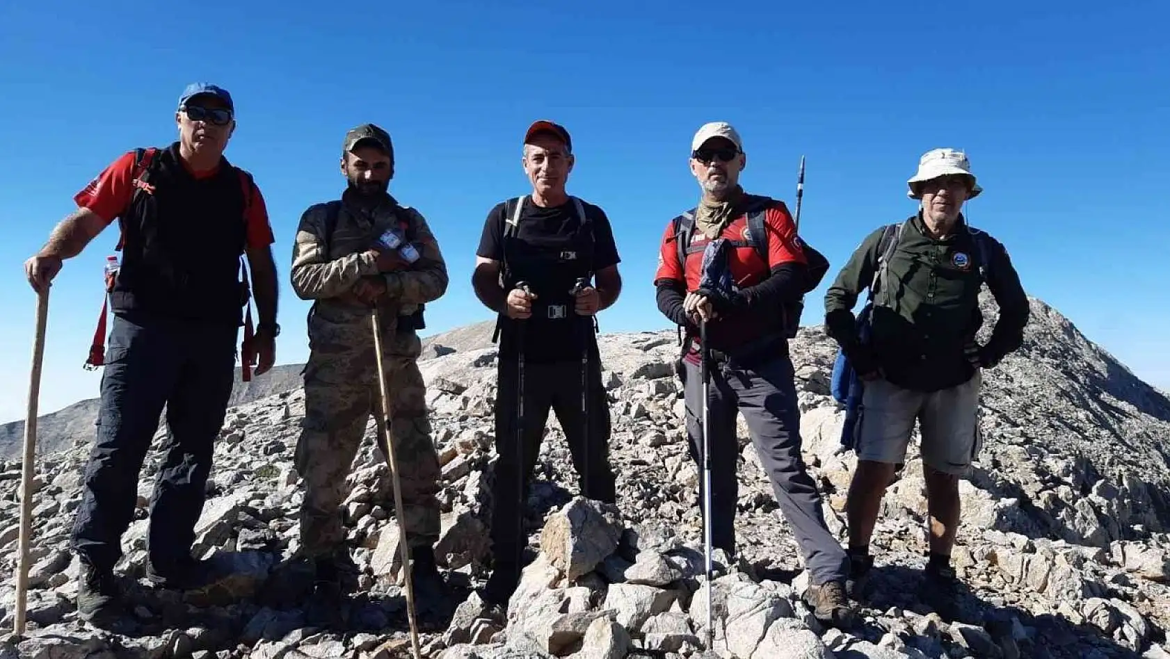 Milaslı dağcılar Bolkar Dağları zirvesinde