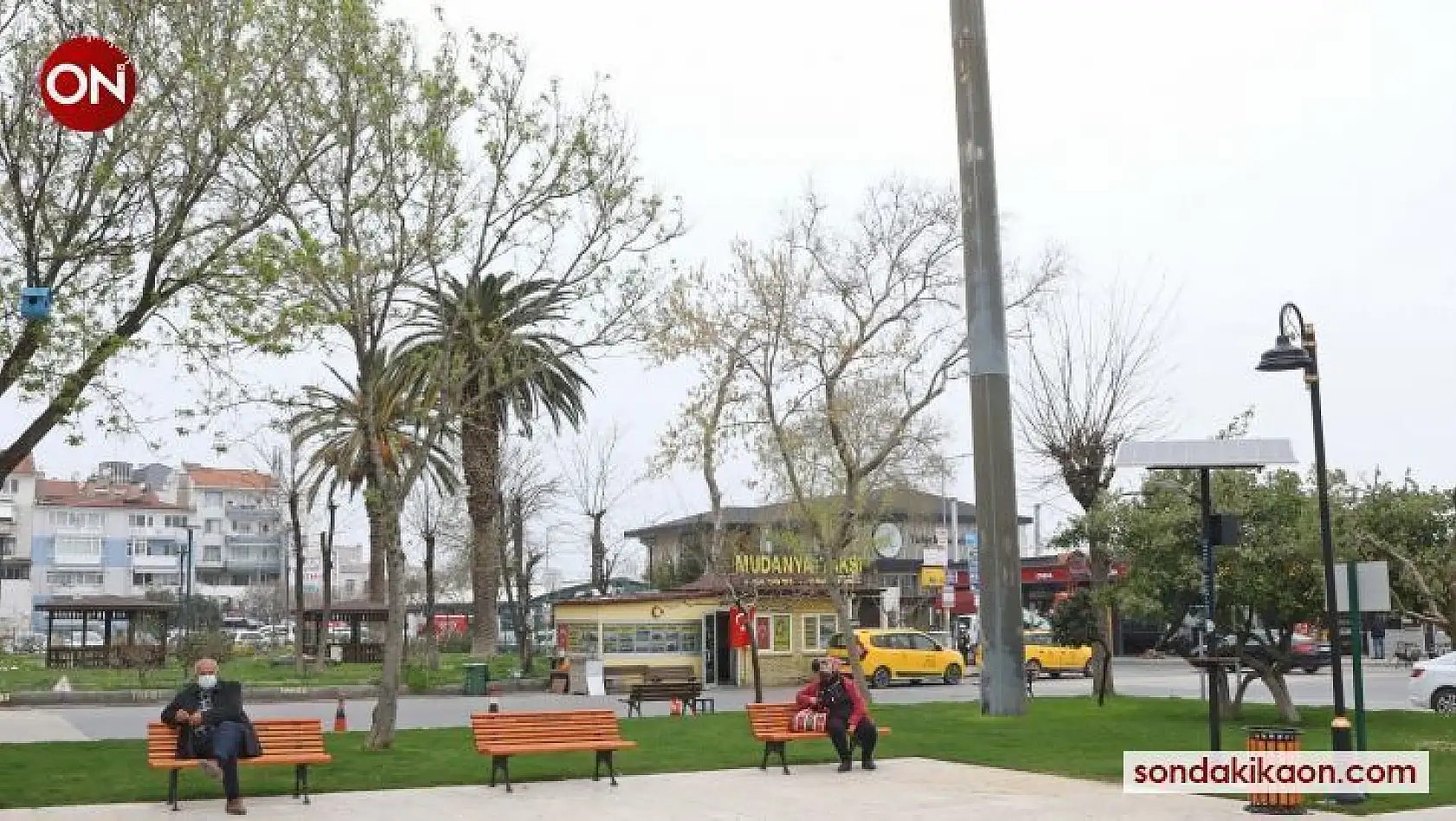 Mudanya'daki parklar güneş enerjisiyle aydınlatılıyor