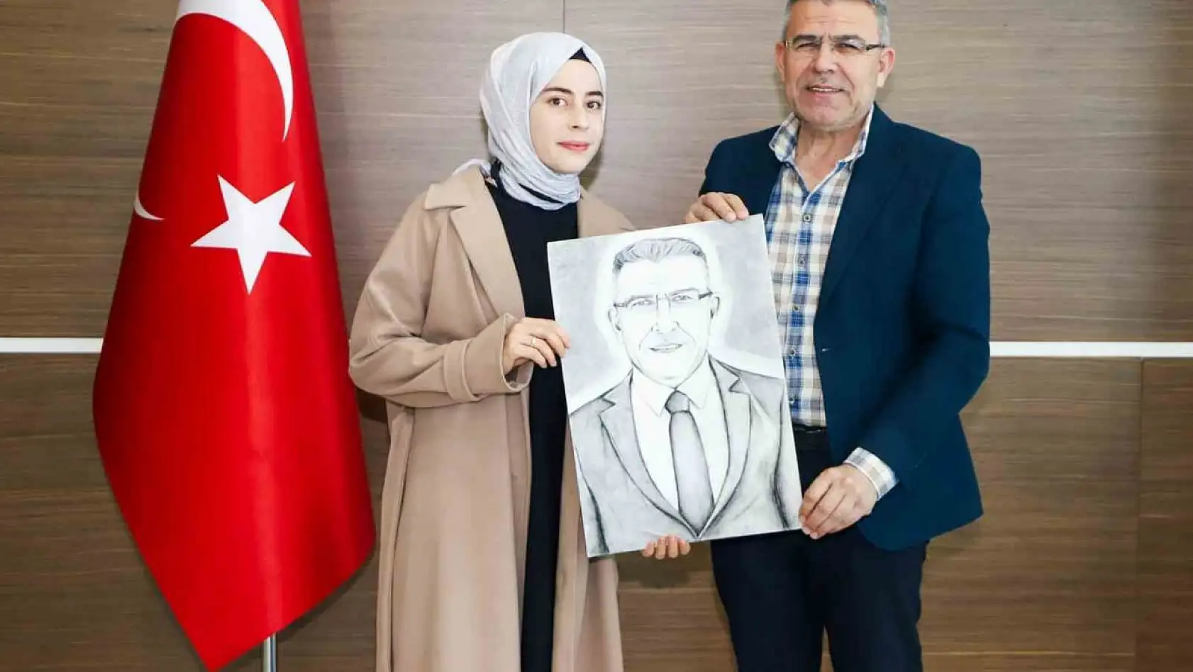 Nişan yüzüklerini takan Başkan Güler'e karakalem portre jesti